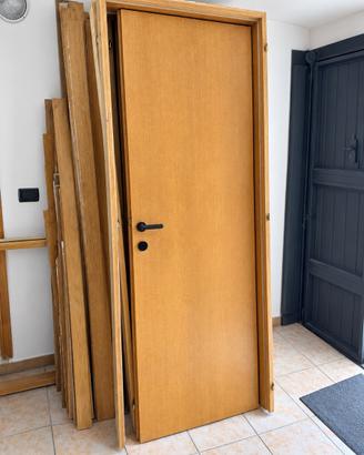5 porte interne in legno rovere e vetri