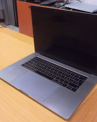 MACBOOK PRO  A1990 I7  16G 250SSD NON FUNZIONANTE