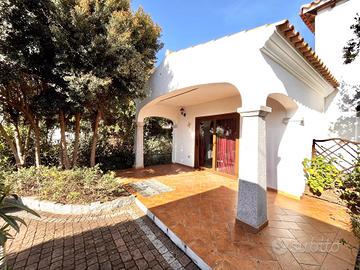 Villetta caposchiera con giardino privato nel cuor