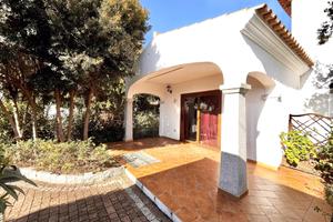 Villetta caposchiera con giardino privato nel cuor