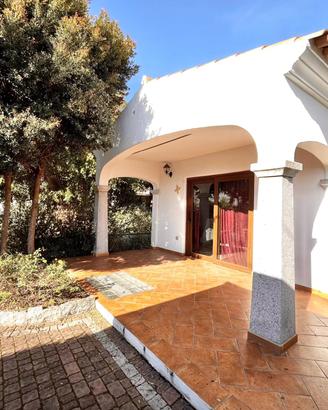 Villetta caposchiera con giardino privato nel cuor