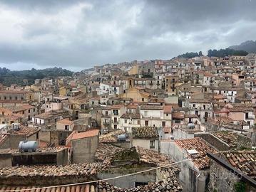 Casa indipendente a Gratteri Via Roma 36