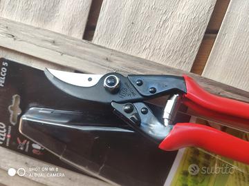 Forbici da potatura manuale.