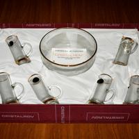 Servizio aperitivo con piatto per salatini