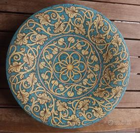 Piatto in ceramica .