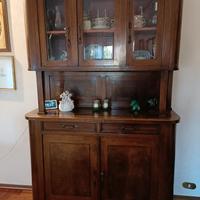 Vetrina e tavolo in massello a prezzo simbolico 