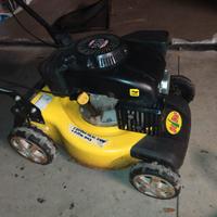 Tagliaerba a scoppio a 4 ruote