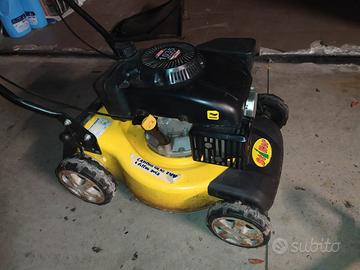 Tagliaerba a scoppio a 4 ruote