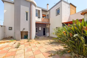 Casa indipendente frazionabile con giardino