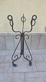 Portavaso in ferro battuto vintage
con ruote 
