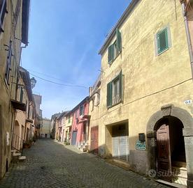 3 LOCALI A VALENTANO