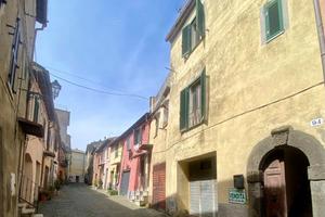 3 LOCALI A VALENTANO