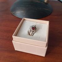 Anello in argento con pietra di Spinello
