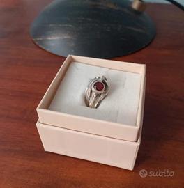 Anello in argento con pietra di Spinello
