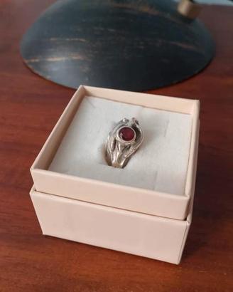 Anello in argento con pietra di Spinello