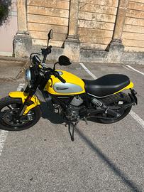 Moto in perfette condizioni nel  suo dettaglio