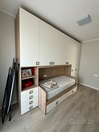 Camera a ponte 6 ante con letto a scomparsa