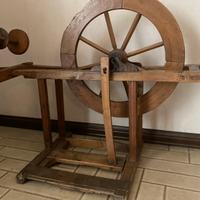 Antico arcolaio in legno