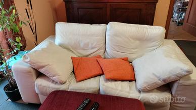Divano in pelle morbida 