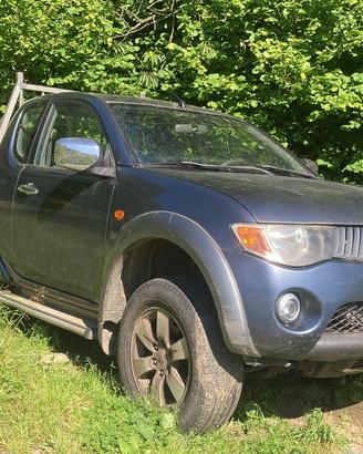 Mitsubishi l200