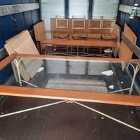 Tavolo, 4 sedie e panca in ferro battuto. Molto be