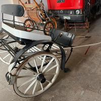 Carretto con ruote in legno