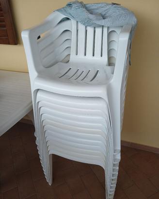 N. 7 Sedie in plastica da esterno impilabili