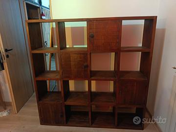libreria con sportelli