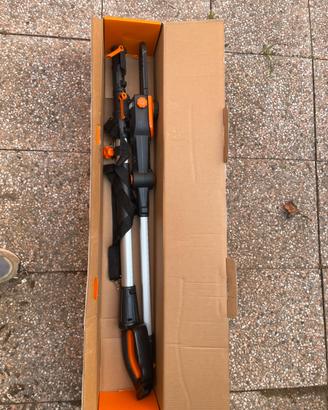 Potatore telescopico a batteria worx