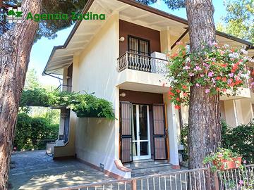 Villetta con giardino privato, contesto tranquillo