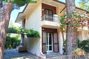 Villetta con giardino privato, contesto tranquillo