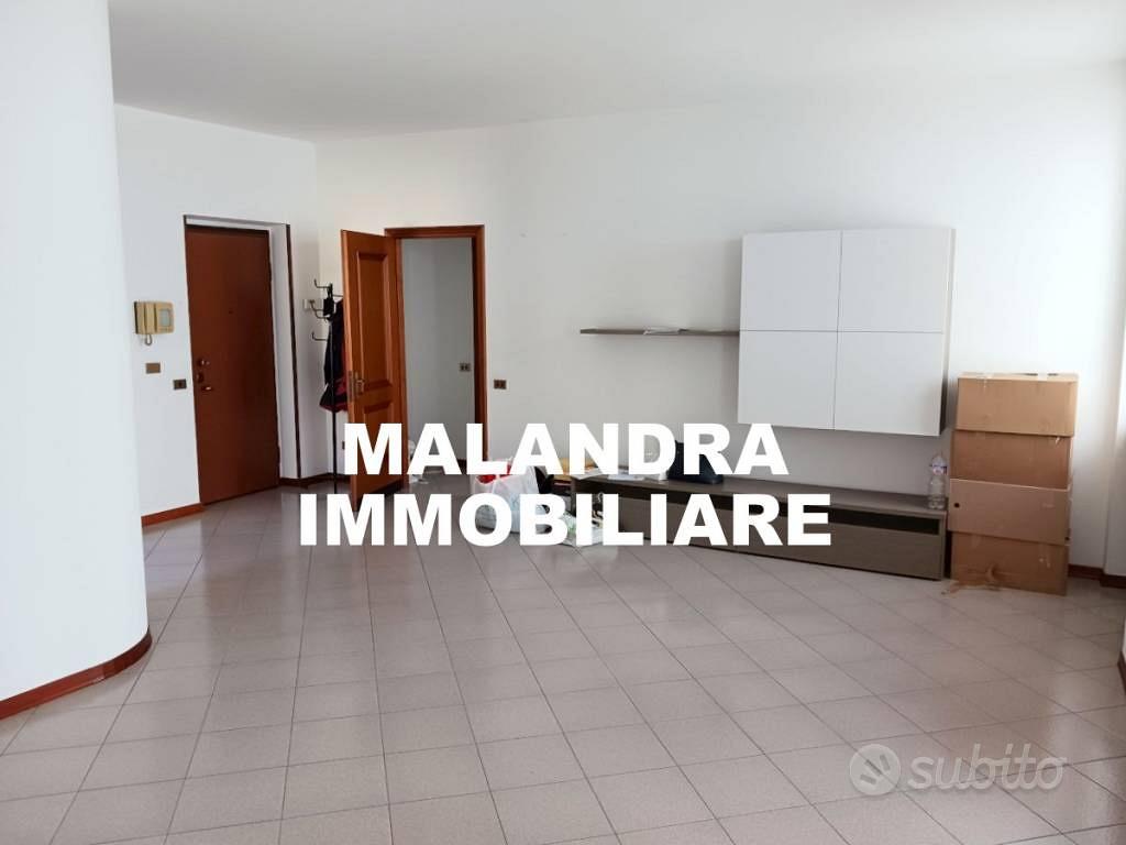 Appartamento di 133 m² con 4 locali e box auto a O - Vista 2