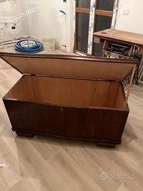 Vecchio baule da camera