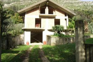 Casa indipendente di 300 m² con più di 5 locali e 