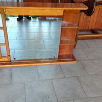 Specchio in legno per il bagno 