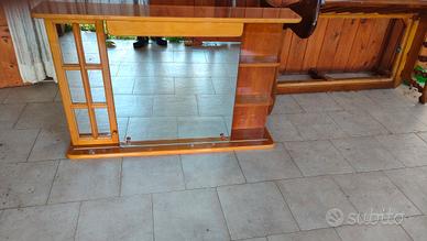 Specchio in legno per il bagno 