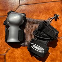 Polsiere Roces taglia M con borsetta a rete