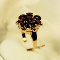 Anello in oro 18K con granati