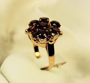 Anello in oro 18K con granati