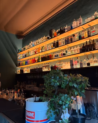 Bar - locale viale centrale