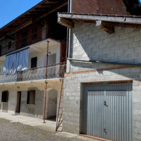 Casa indipendente a Suno libera su tre lati