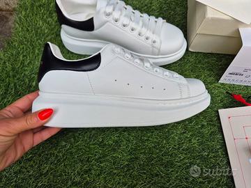 Alexander McQueen unisex bianche misura 36 Abbigliamento e Accessori In vendita a Catania