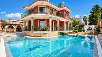 Prestigiosa villa con piscina a sfioro