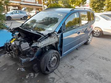 VOLKSWAGEN TOURAN 2013
