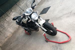 Moto Ducati Monster 696 plus