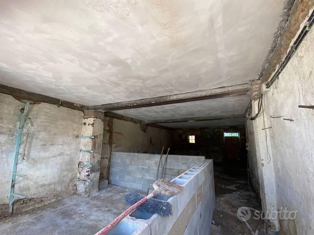 Rustico / Casale di 278 m² con più di 5 locali e b - Vista 4