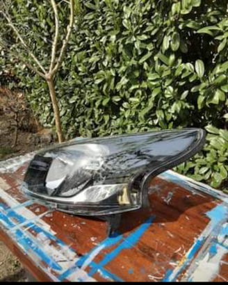 Farò sinistro lato passeggero vivaro