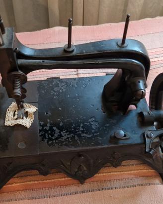 Antica macchina da cucire 
