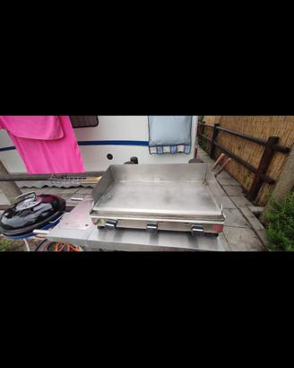 barbecue a gas in acciaio con carrello