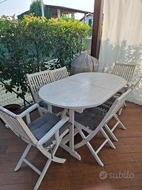 Tavolo in legno allungabile con 6 sedie